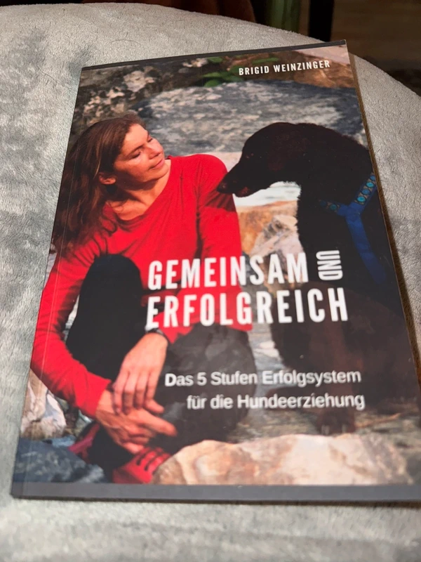 gemeinsam und erfolgreich: Das 5 Stufen Erfolgssystem für die Hundeerziehung (German Edition)