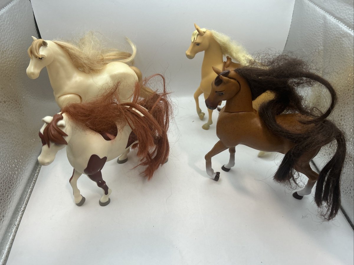 Lotto di 4 giocattoli Mattel 2020 Dreamworks Spirit Unmamed Horse