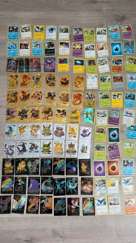 Lot de 110 cartes Pokémon et leur classeur