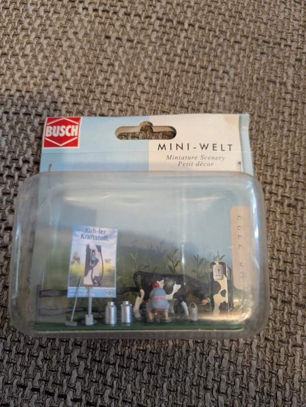 Busch Mini-Welt H0 1:87 – Diorama ferme vache à la traite – Neuf