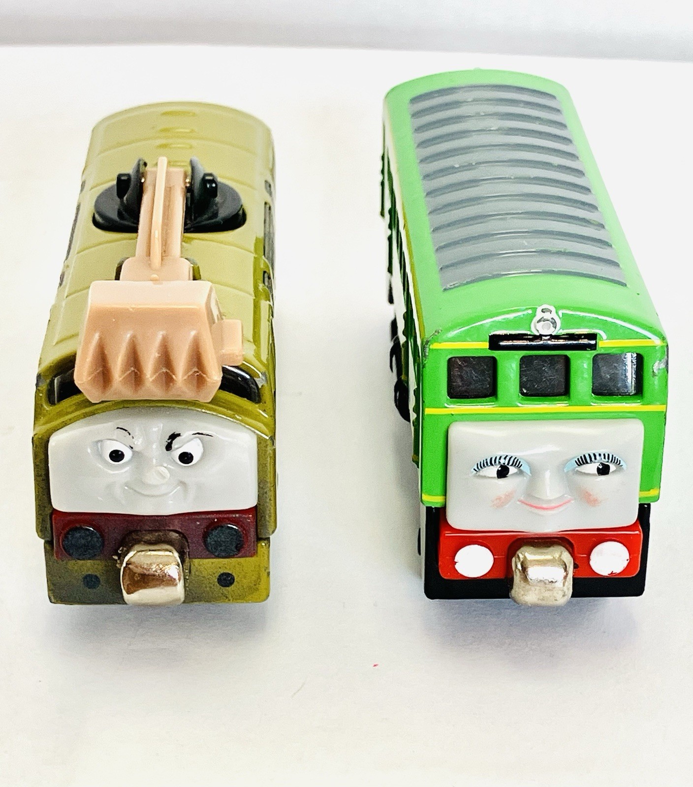 Trenini magnetici pressofusi Thomas & Friends Take N Play Diesel 10 & Daisy