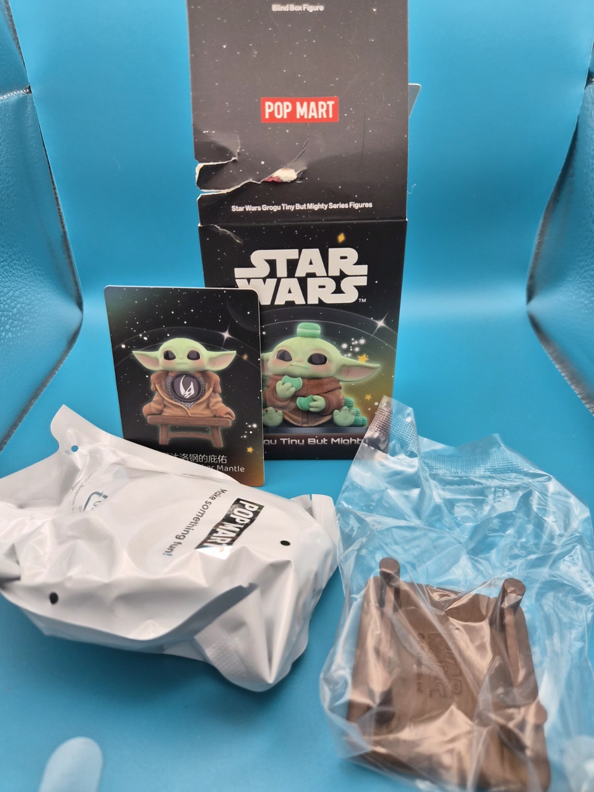 Popmart Star Wars Grogu piccolo ma potente sotto il mantello Beskar completo