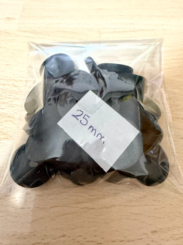 Lote de 30 Peanas Negras 25mm Impresas en 3D para Miniaturas