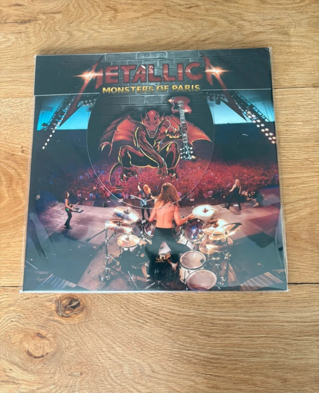 Metallica Monsters in Paris laatste exemplaar