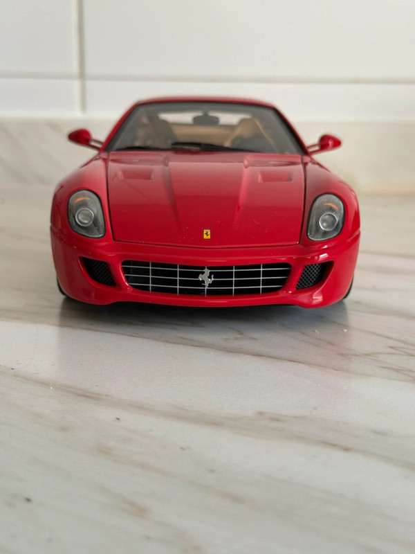 Ferrari 599 gtb 1/18 elite.
