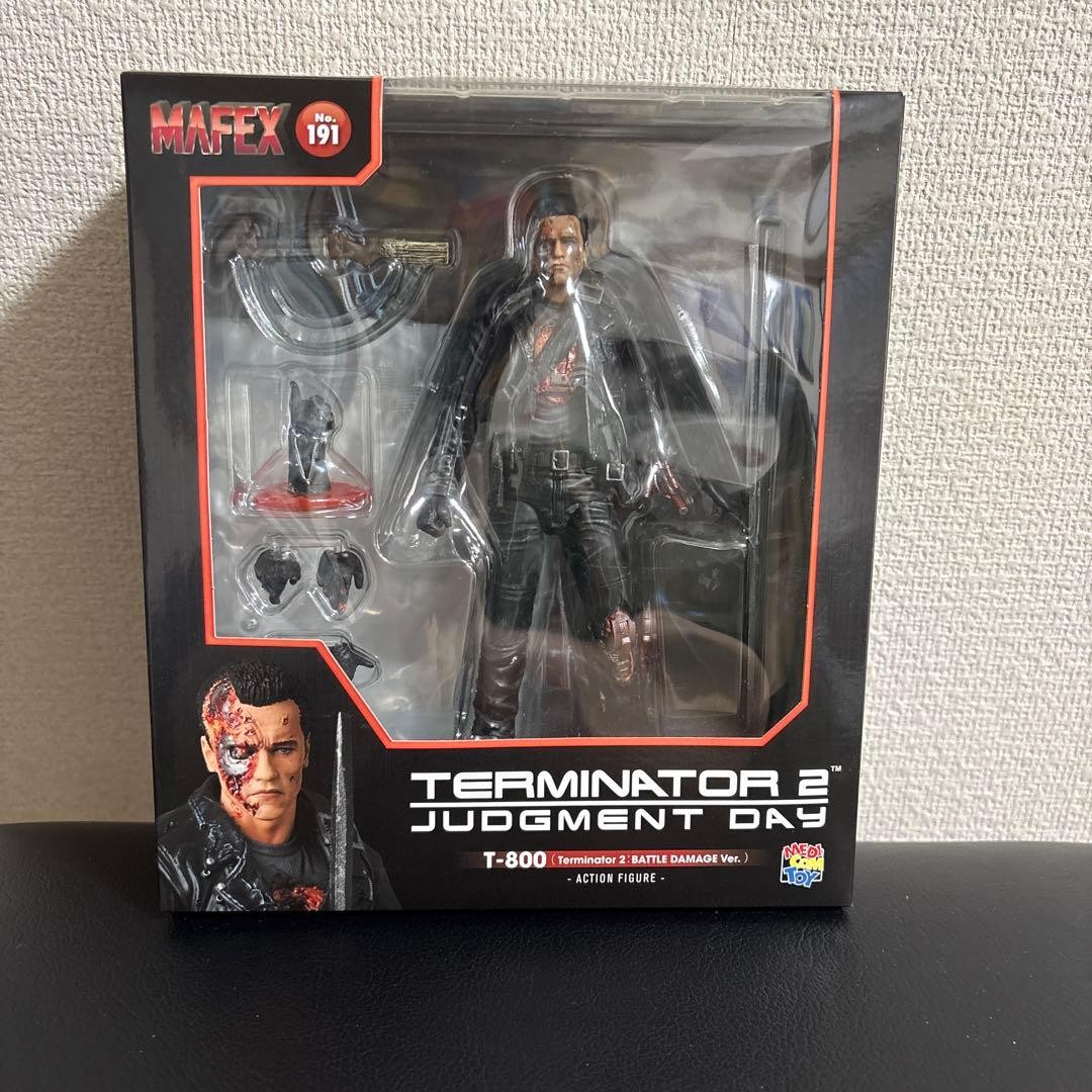 MAFEX T-800 Terminator 2 Battle Damage