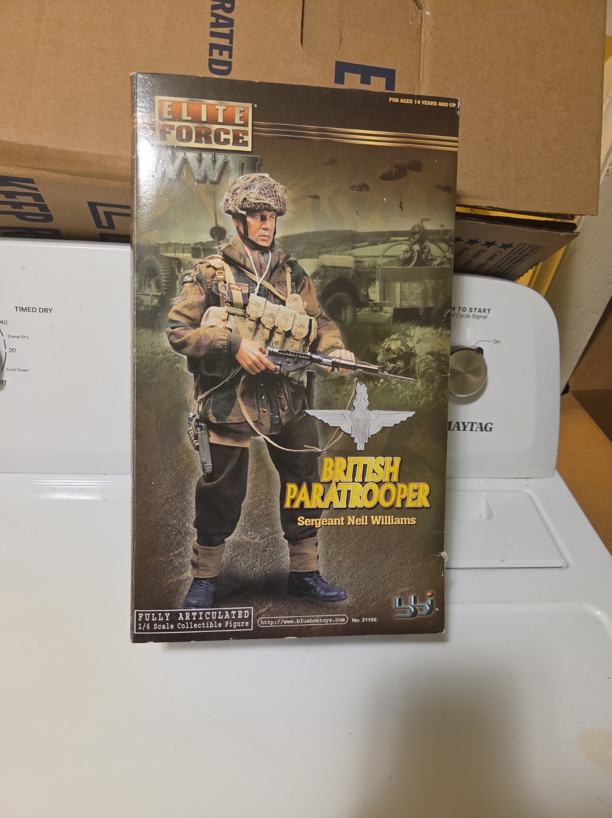 Elite Force WWII British Paratrooper Sergeant Neil Williams Figure 1/6 Open