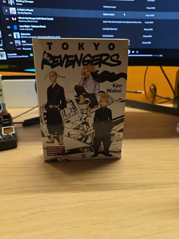 Limited edition Tokyo revengers volume 20 + fanbook