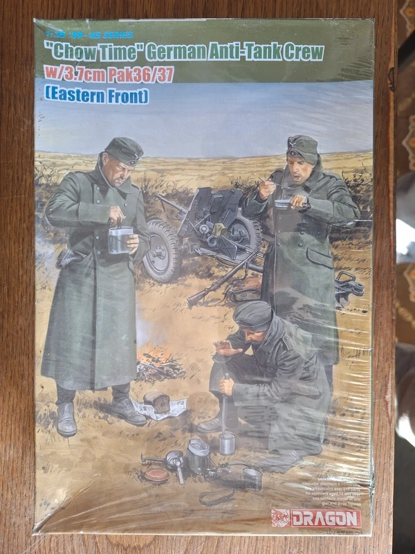 "Chow time" German anti tank crew with 3.7cm Pak East front - Dragon 1/35