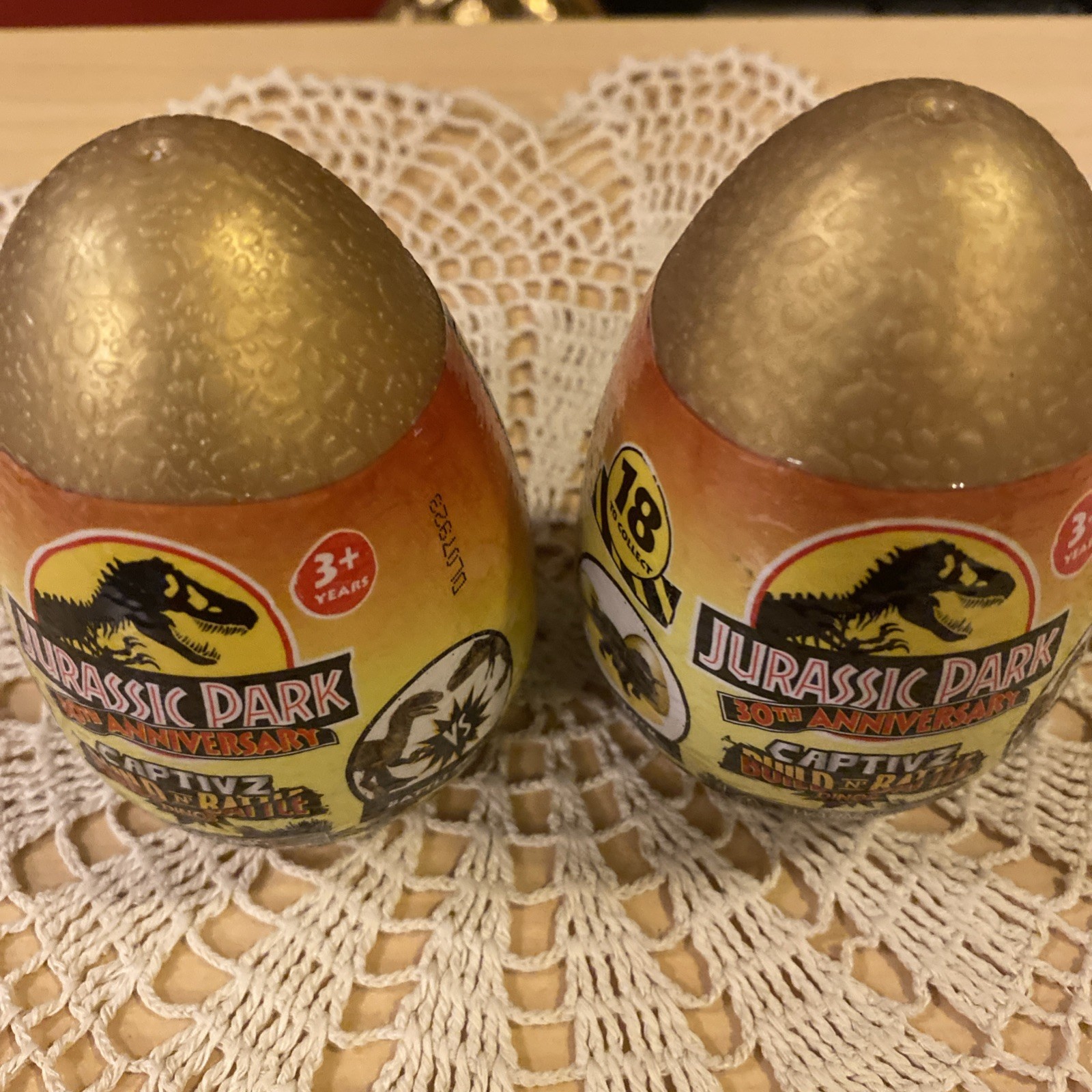 2x Jurassic Park 30th Anniversary Captivz Build N Battle Egg