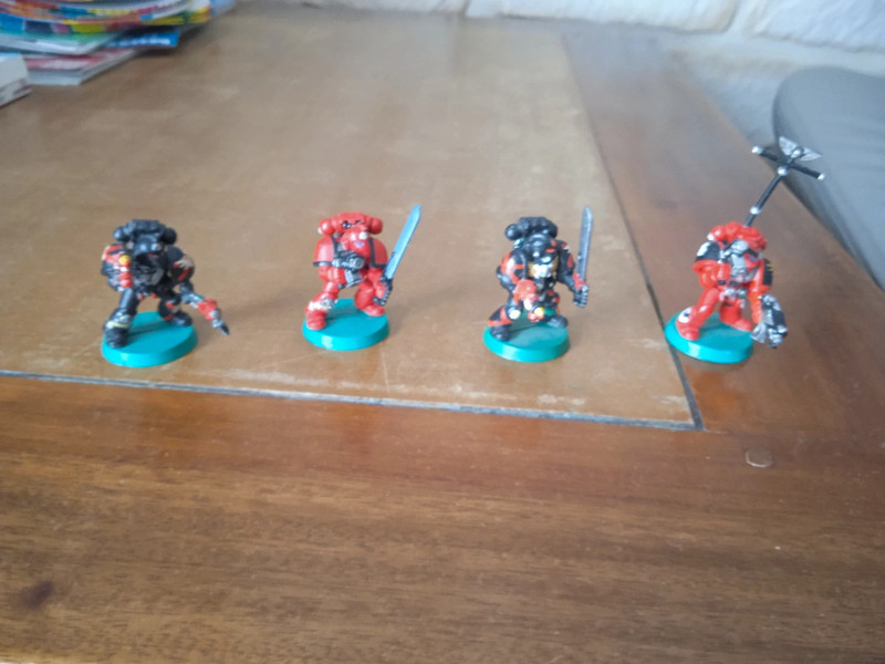 Lot 4 figurines blood Angel métal.