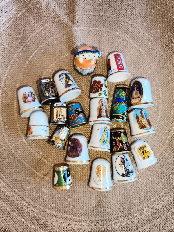 Colección de 21 dedales decorativos