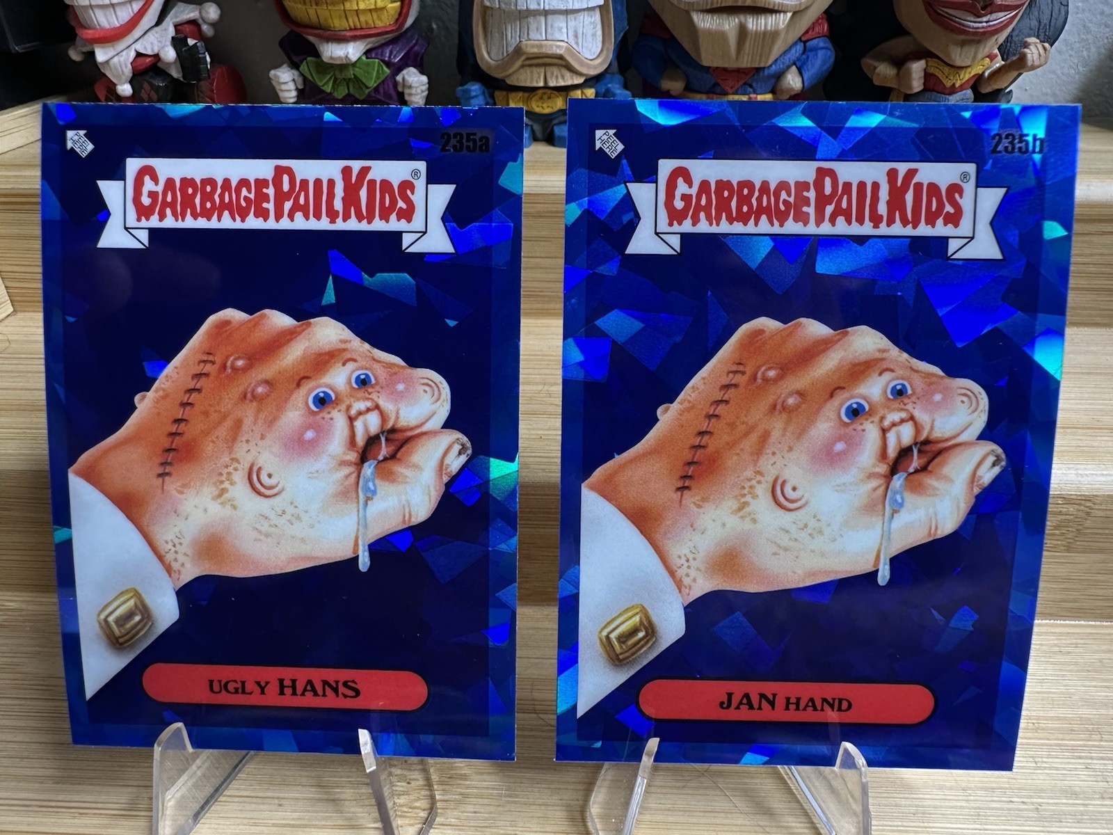 Ugly Hans & Jan Hand 2023 Topps Chrome Sapphire secchio spazzatura bambini