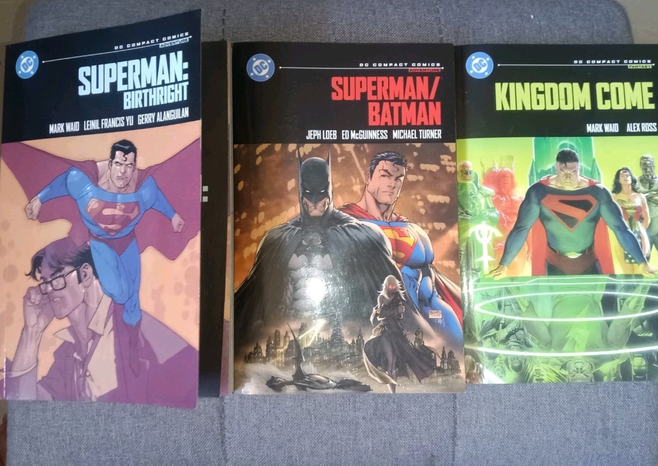 Lotto fumetti compatti DC Comics Superman Kingdom Come Birthright Batman Supergirl