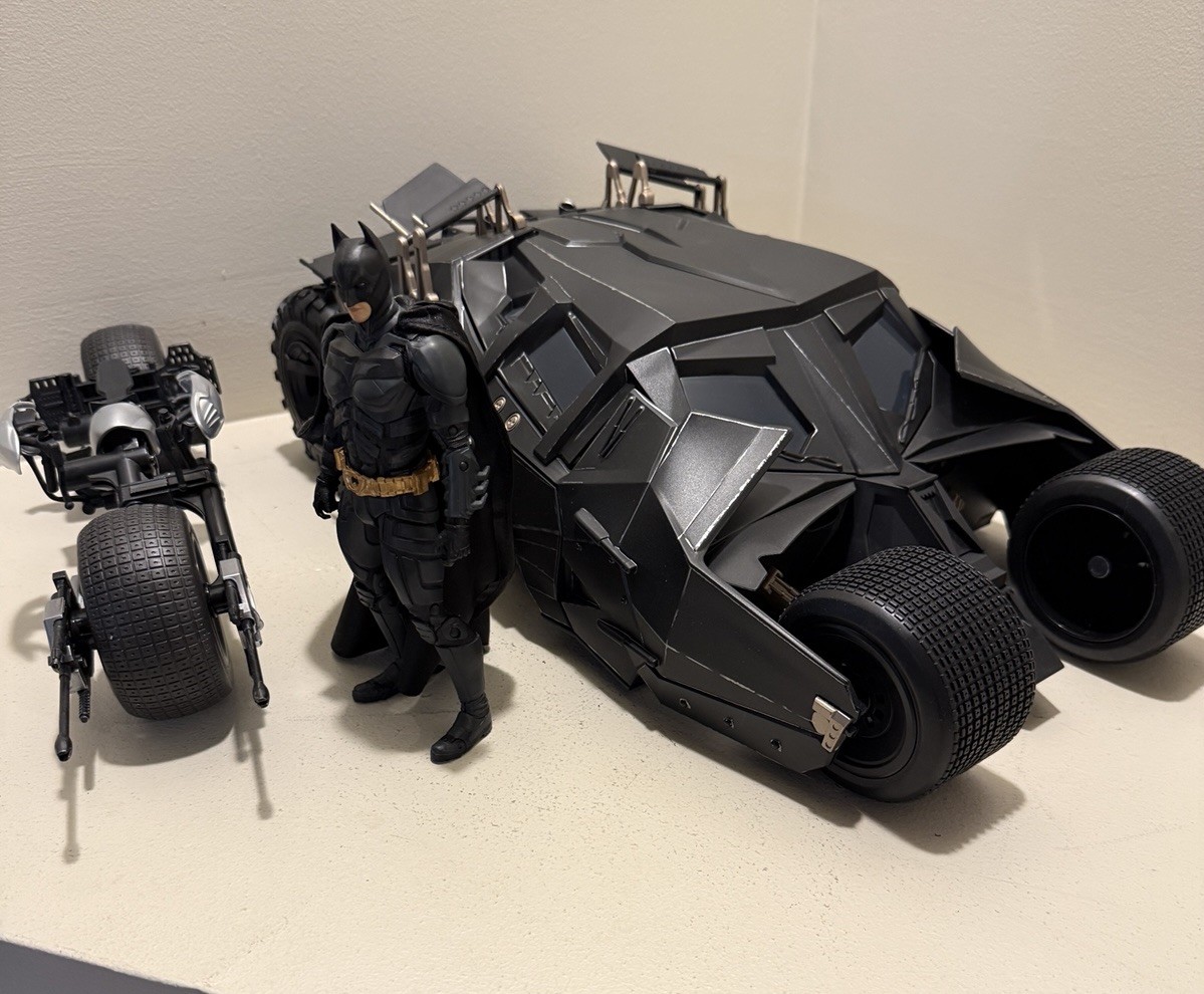 McFarlane Toys Batmobile Bicchiere e Bici e Il Cavaliere Oscuro