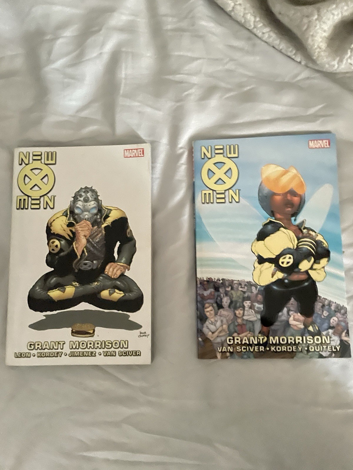 New Xmen Volume 2 And 4 Tpb Grant Morrison Good Condition