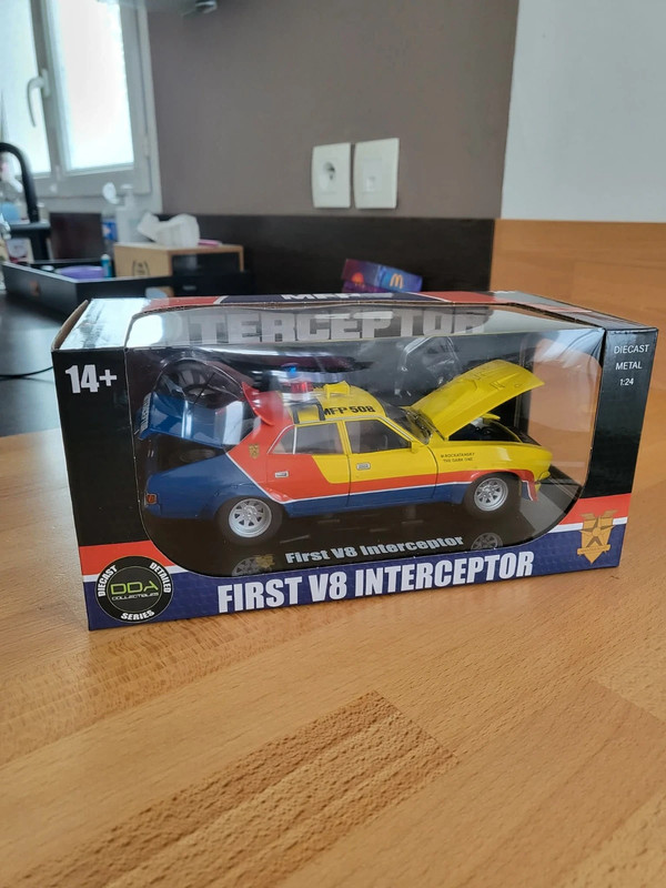 Voiture miniature Mad Max First V8 Interceptor 1/24 rare