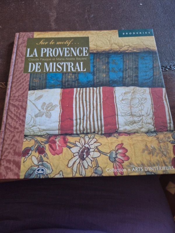 Livre sur les motifs la Provence de mistral de Claude Fauque et MN Bayard