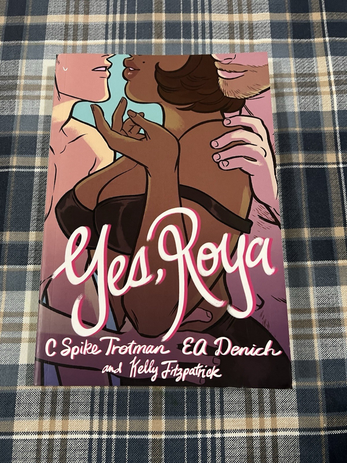 Sì, Roya TPB graphic novel maturo
