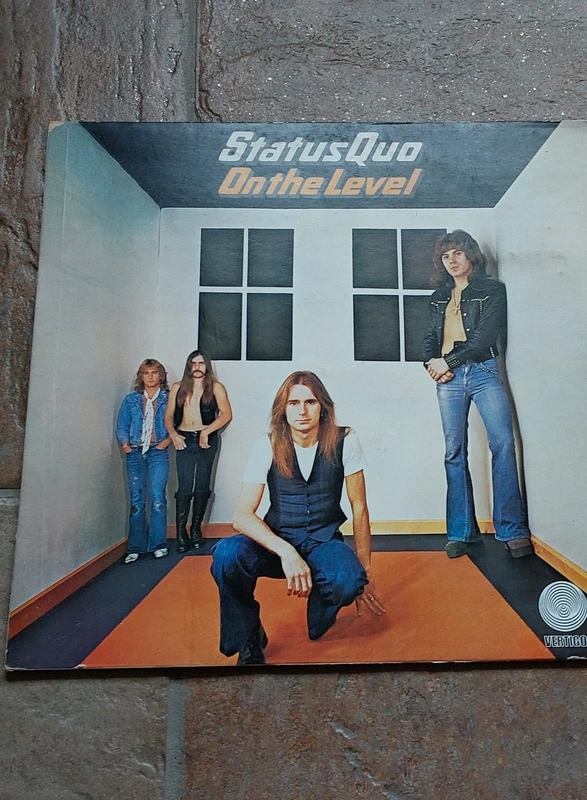 Vinyl/ LP -Status Quo - On the Level-