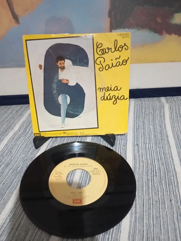Single.  Carlos Paião