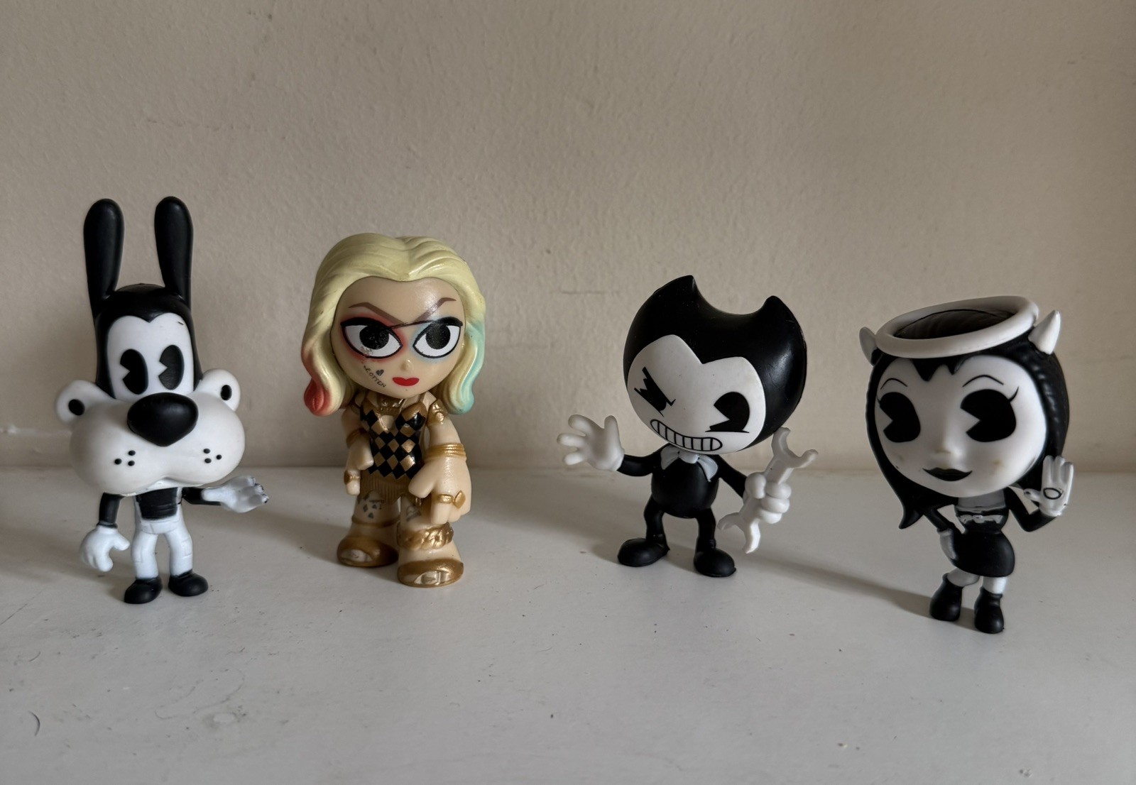  4 x figures Bendy & the ink , mini harlequin  