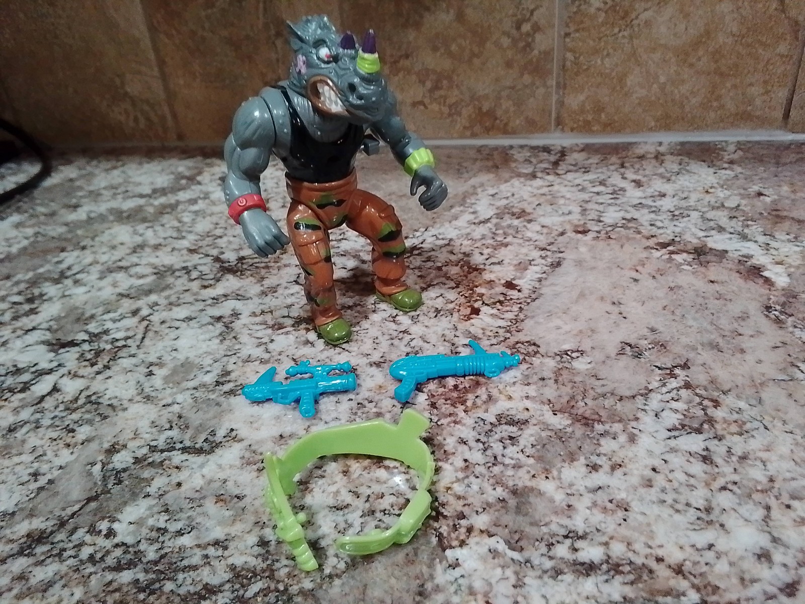 Modellino Rocksteady TMNT 1991 con accessori e braccio Windup