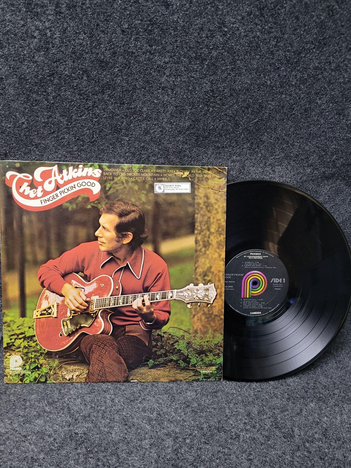 Vintage Chet Atkins Finger Pickin' Good Vinyl LP CAS-2600 1972 Country Guitar