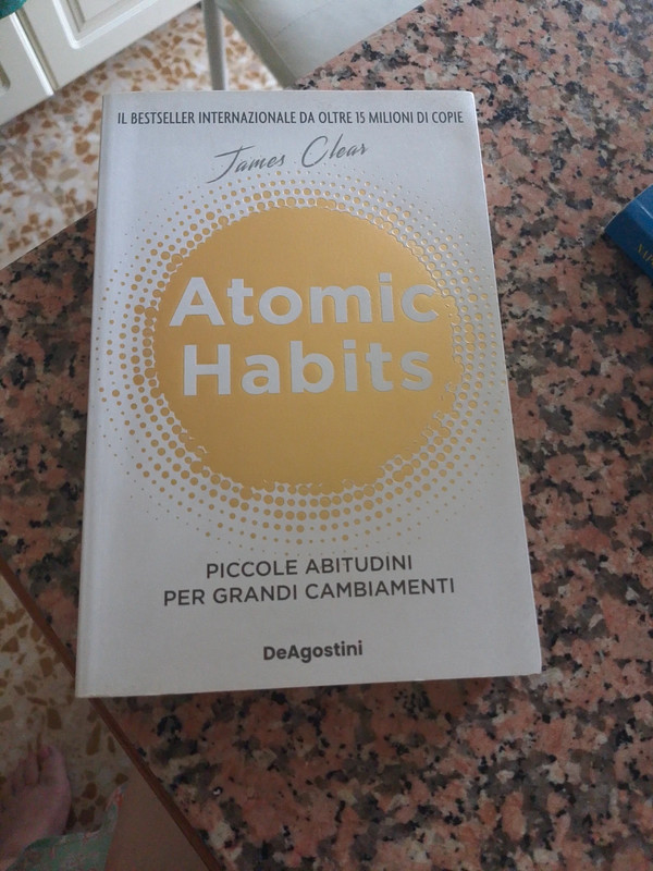 Atomic habits di James clear