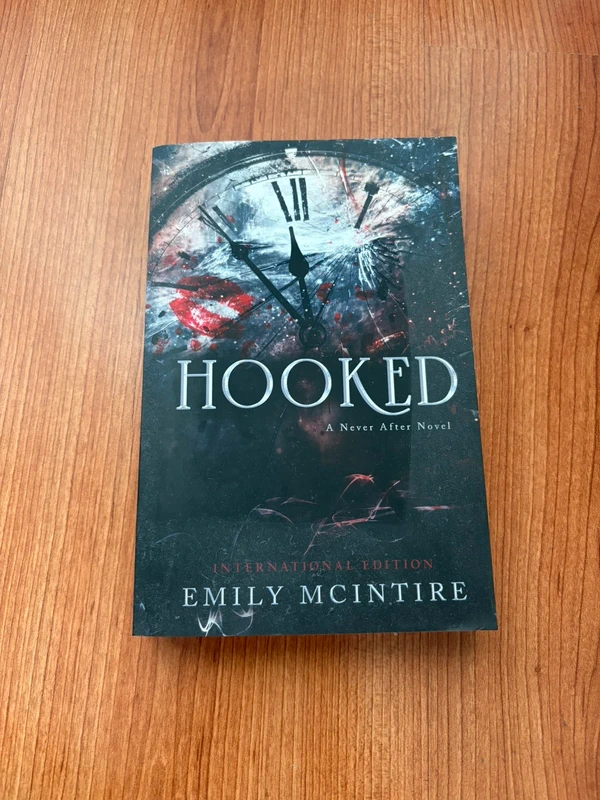 Hooked - Emily McIntire