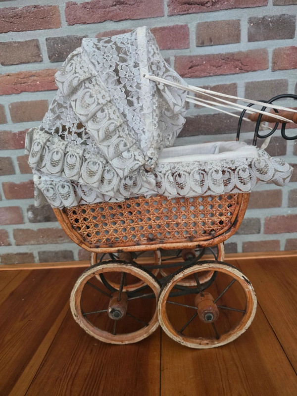 Prachtige antieke poppenwagen