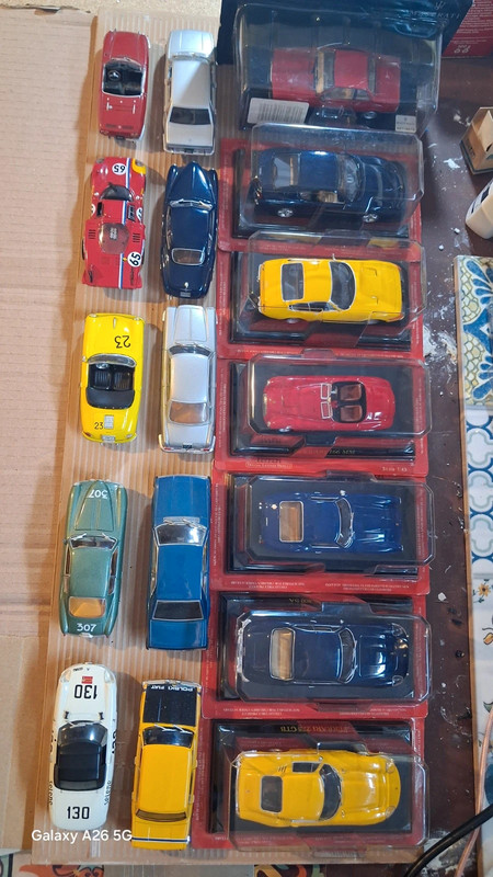 N.17 modellini auto vari scala 1/43