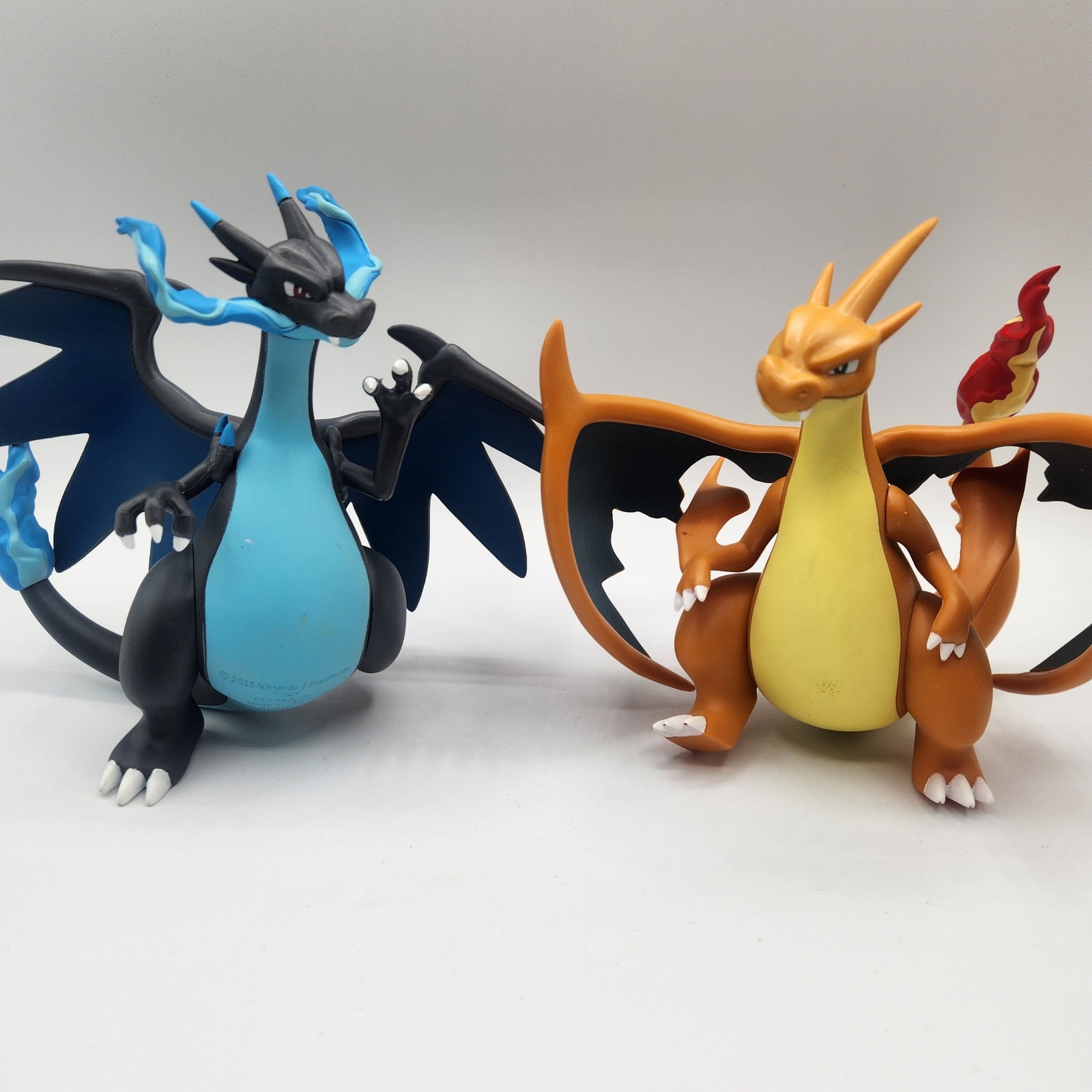 Set action figure Tomy Pokemon Charizard e Mega Charizard X 2015 T18287 T18288