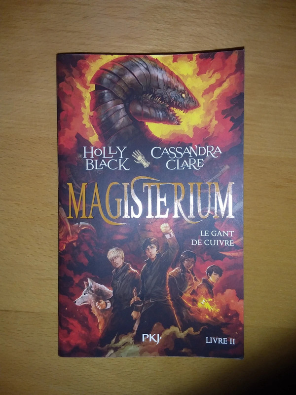 Livre Magisterium tome 2 Le gant de cuivre