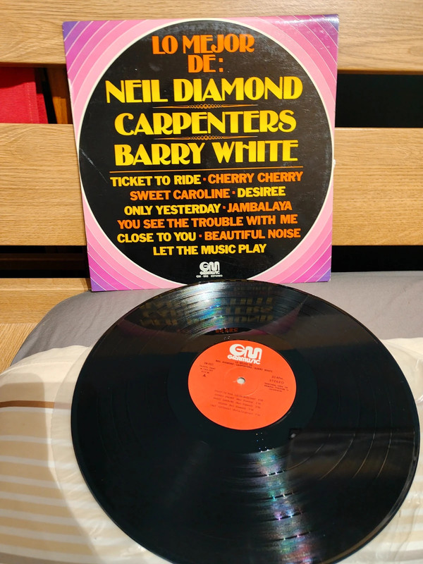 Vinilo "Lo Mejor de:Neil Diamond,Carpenters,Barry White"(ver + vinilos en armario)