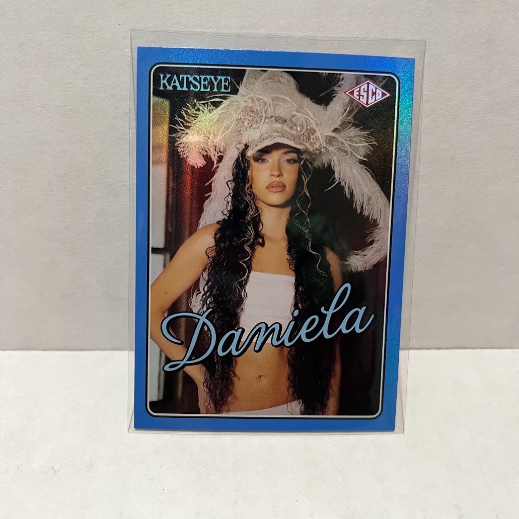 2026 ESCO KATSEYE Wild Trading Card Photocard #14 Daniela 024/500 Holo Foil Blu