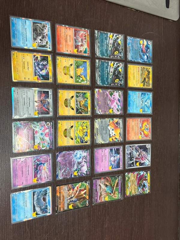 Lotto 24 Carte Pokémon – 30° Anniversario + 2 Carte 25°