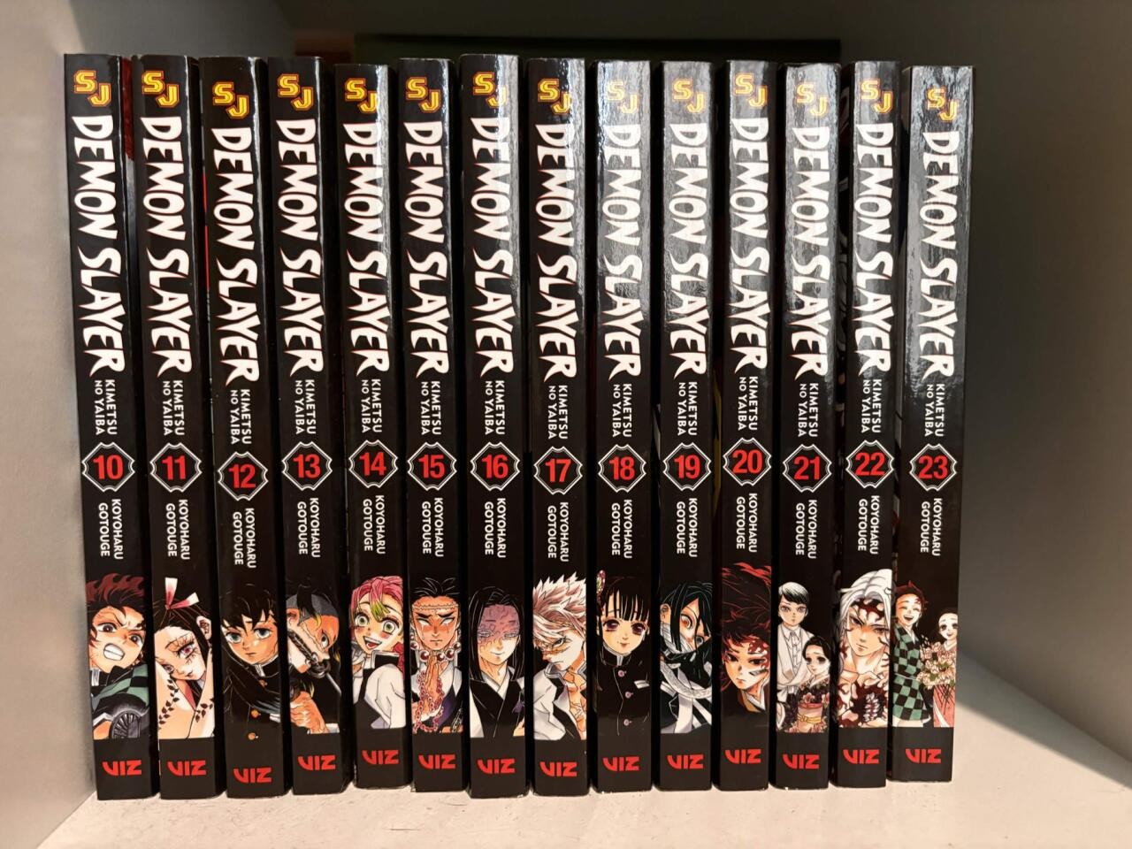 [VIZ Inglese] Demon Slayer Manga Volumi dal 10 al 23 [No Pagina Ingiallita]