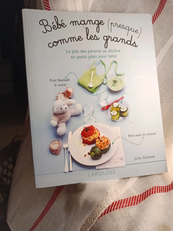 Bebè mange comme les grands