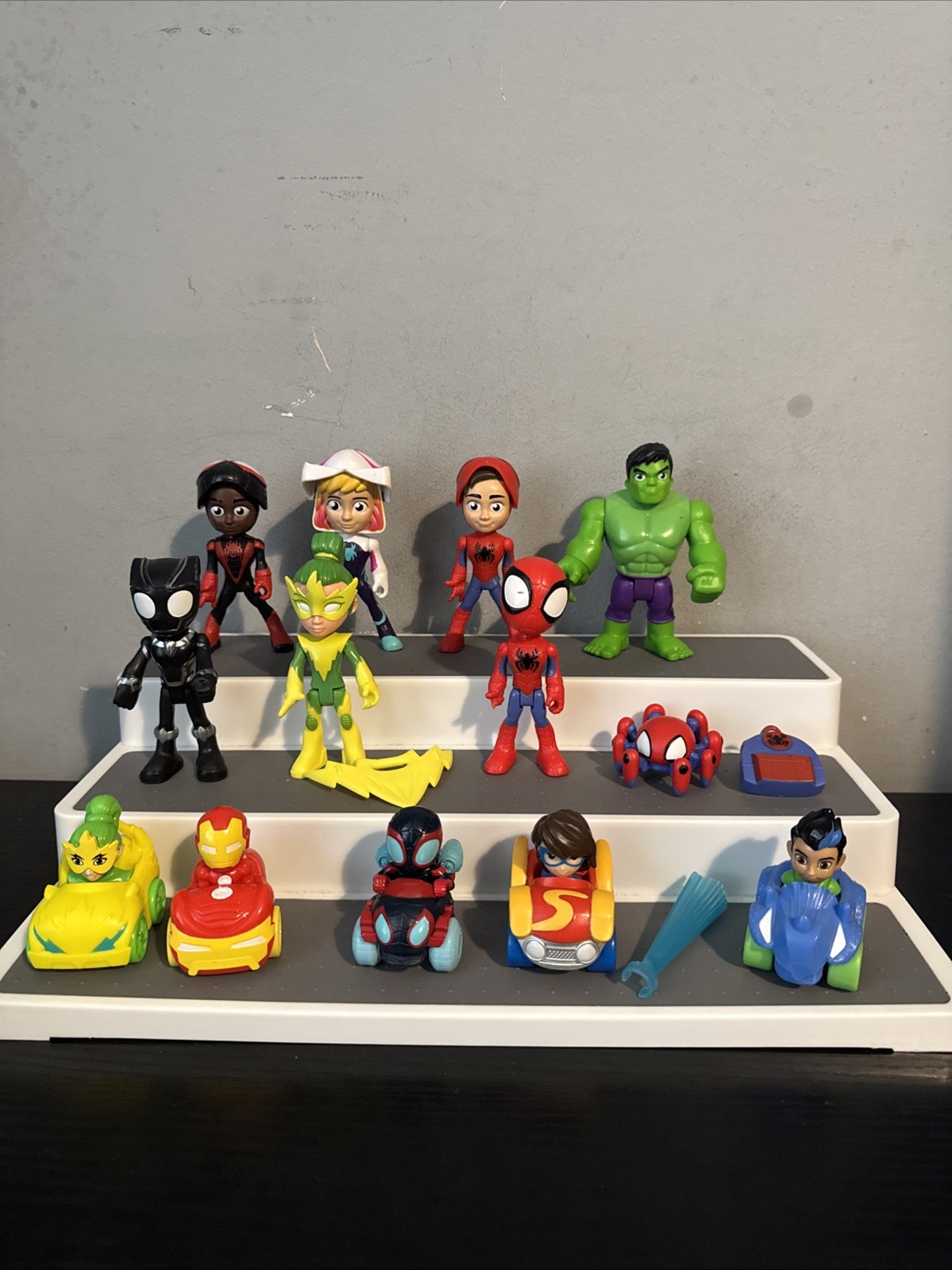 Spidey e i suoi fantastici amici pacchetto 7 personaggi e auto con traccia lotto 1