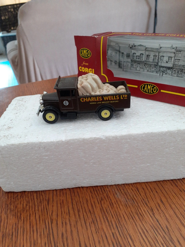 Corgi Morris truck pick-up (1992)