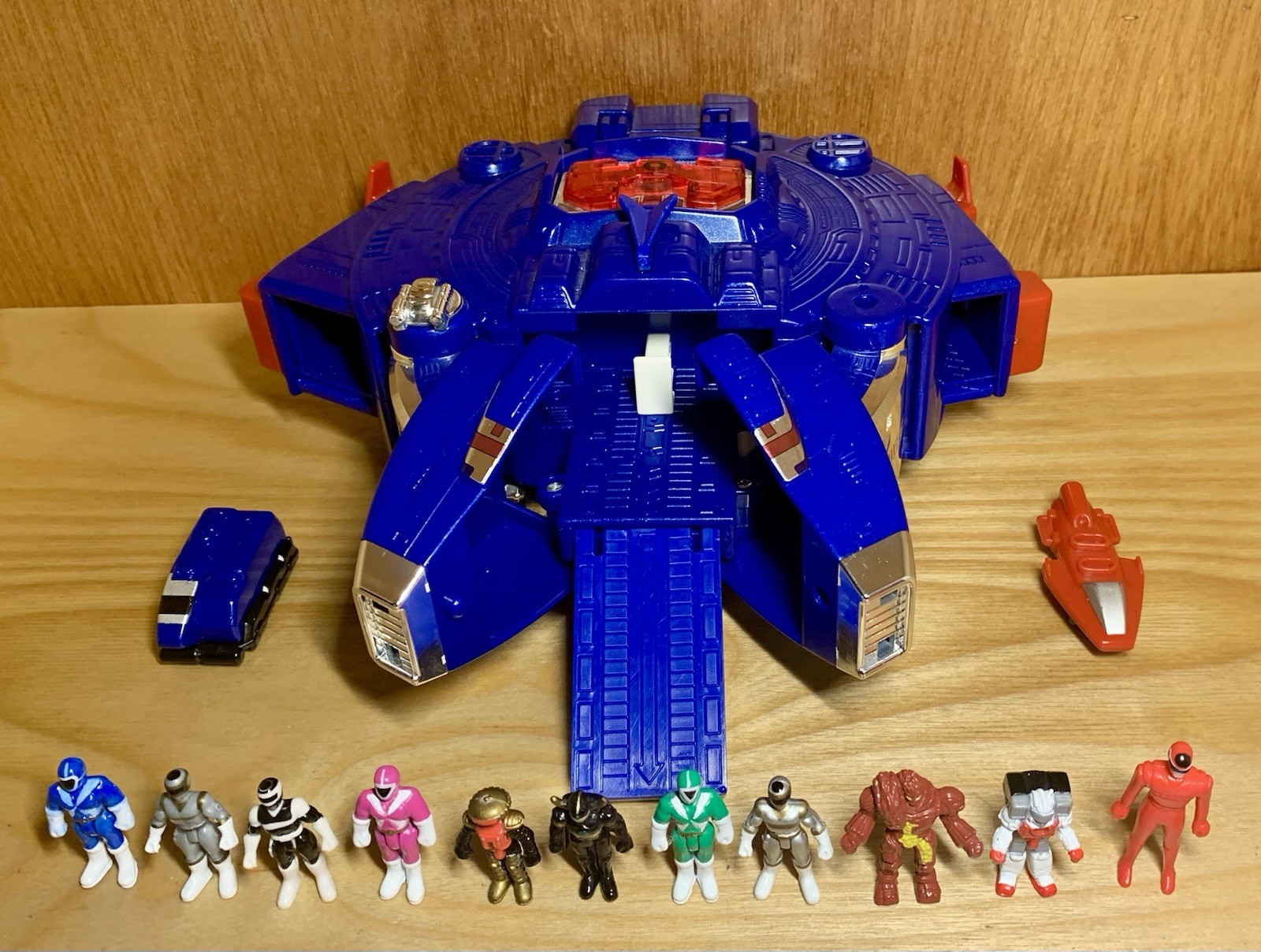 Bandai Power Rangers In Space Astro Megaship 1997 con 11 microfigure alfa 5 