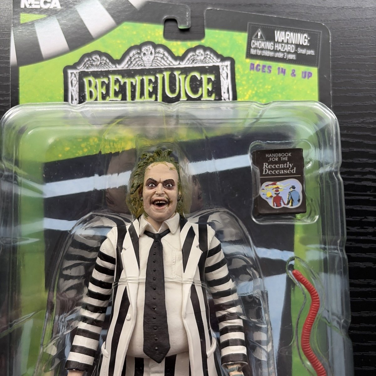 NECA Beetlejuice Striped Suit 7" Action Figure w/Handbook & Snake Brand New 