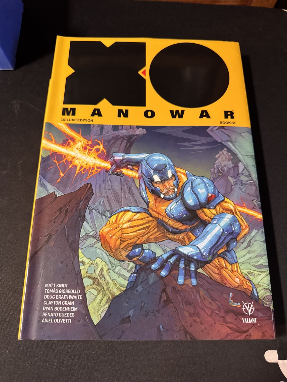 X-O Manowar Book 1 Deluxe Edition Matt Kindt Valiant Comics copertina rigida non letto