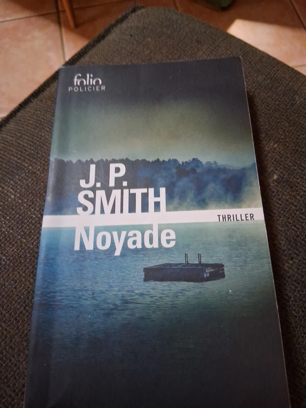 Livre poche noyade