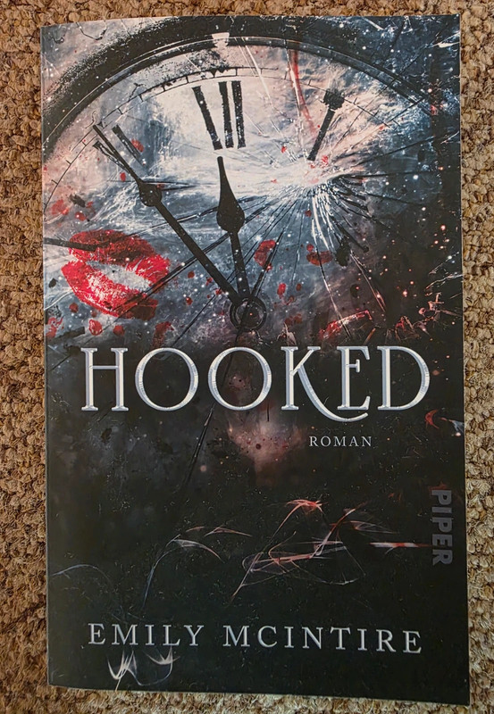 Emily Mcintire - Hooked  Dark Romance/Fantasy