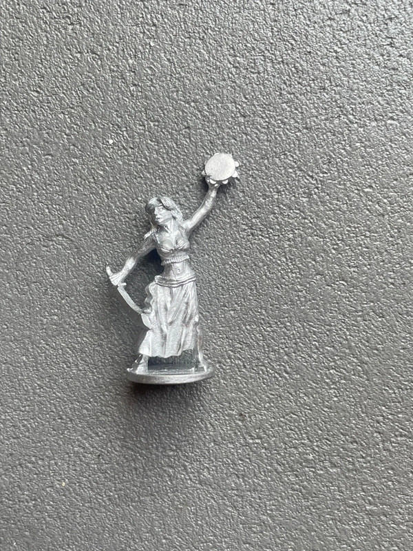 Warhammer prêtresse sorcière elfe noire Slaanesh elfe sylvain ral partha