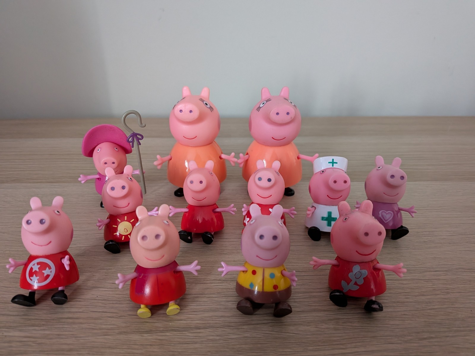 Peppa Pig Bundle of Figures x 12 Mummy Pig Mainly different Peppas (5) Xmas