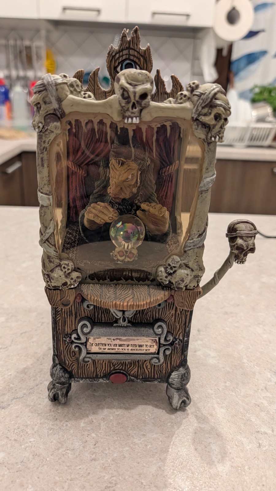 Mezco Toys Madam Mortuus
