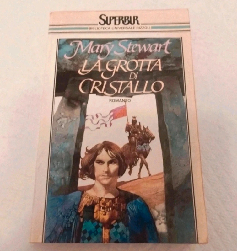 📗 La grotta di cristallo Mary Stewart 📗